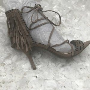 JESSICA SIMPSON 9.5 tan w/black